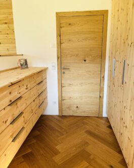 Kompletttürenset „Eiche astig“ flächenbündig, echtholzquerfurniert, gebürstet, versiegelt