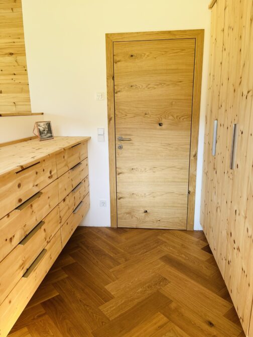 Kompletttürenset "Eiche astig" flächenbündig, echtholzquerfurniert, gebürstet, versiegelt